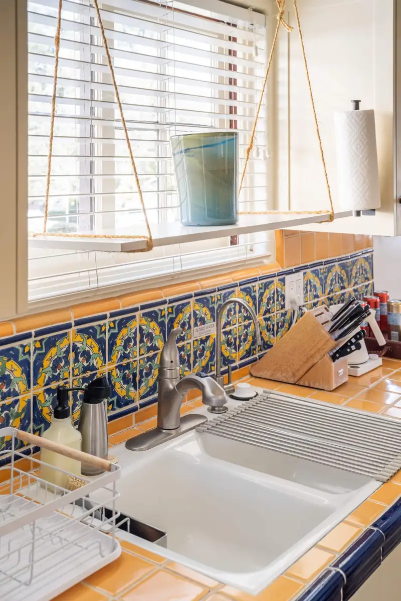 Full kitchen