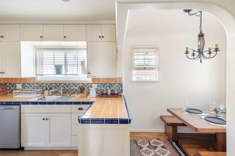 Full kitchen